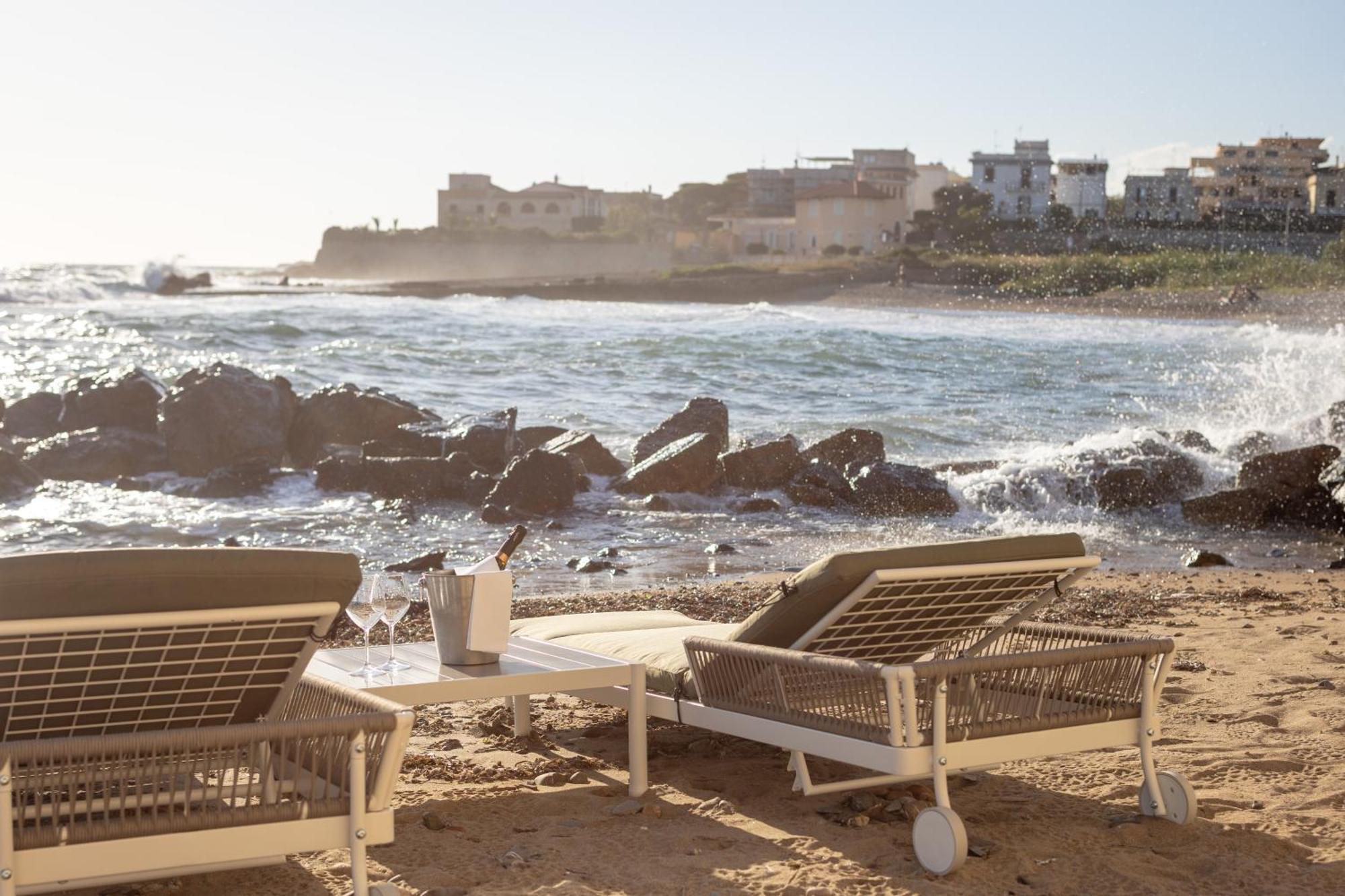 Le Suites Sul Mare Di Esterina Civitavecchia Extérieur photo