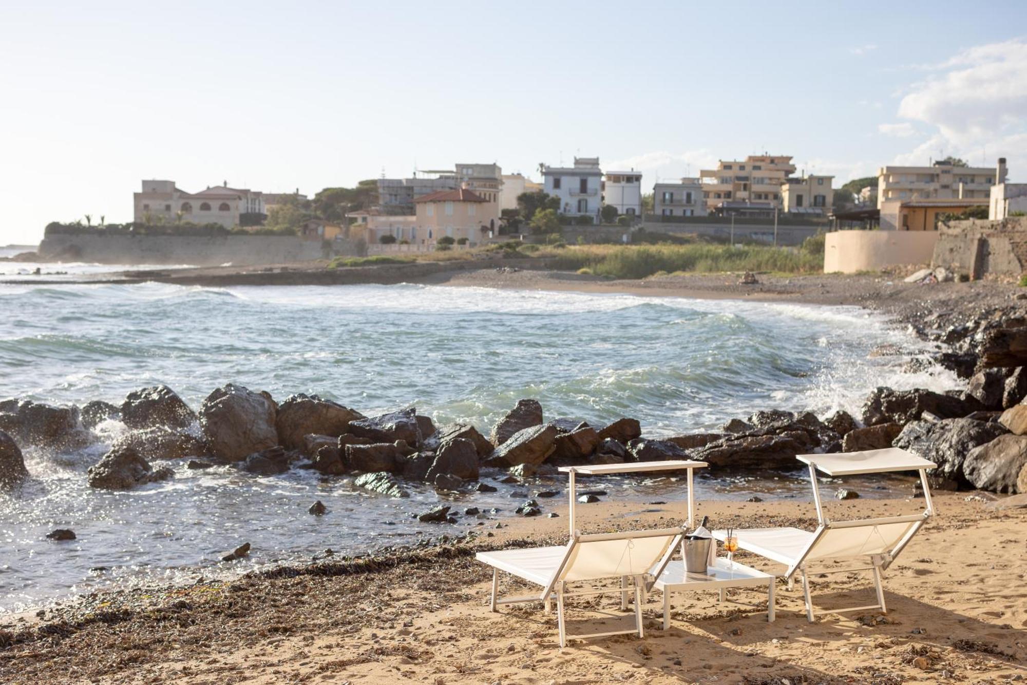Le Suites Sul Mare Di Esterina Civitavecchia Extérieur photo