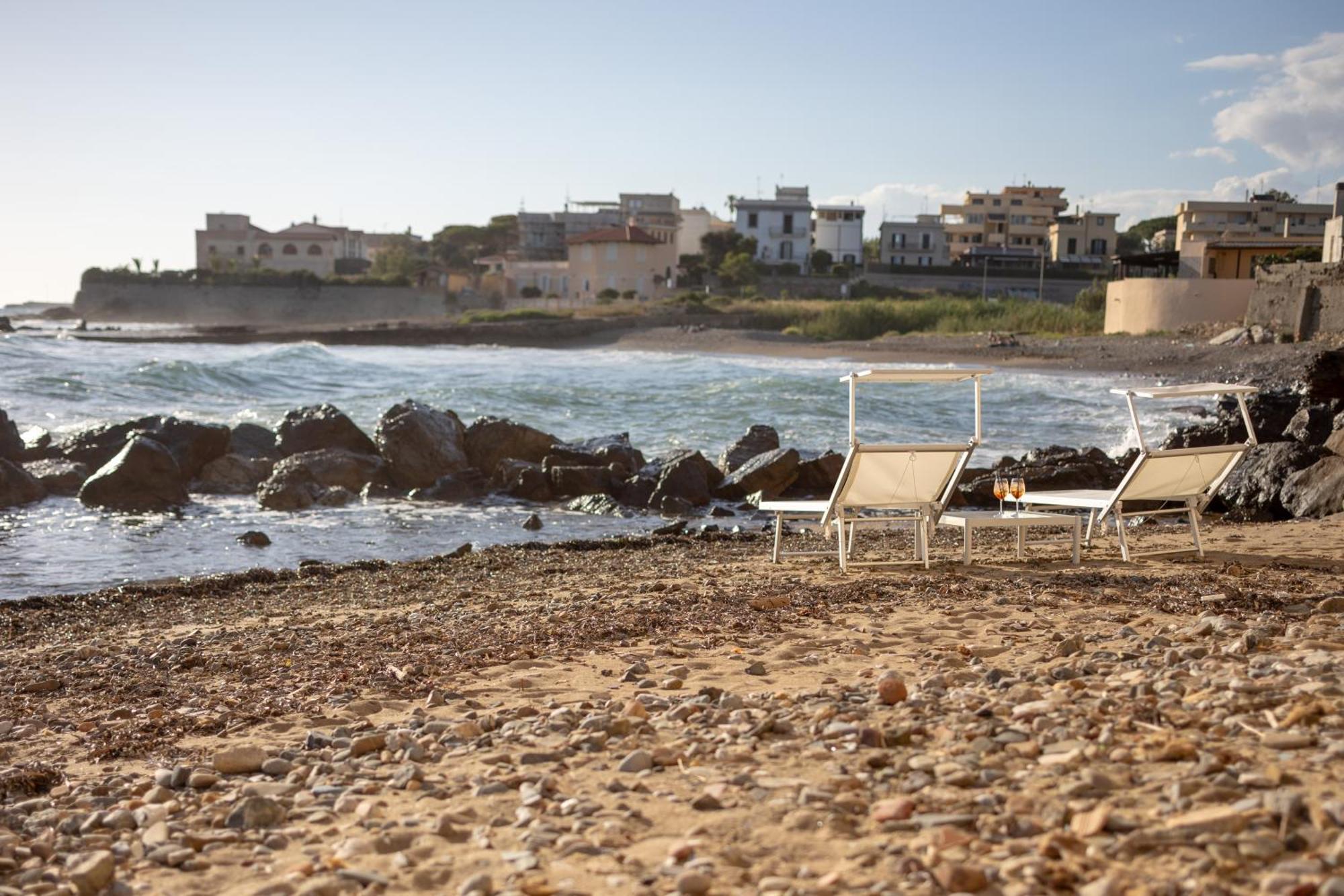 Le Suites Sul Mare Di Esterina Civitavecchia Extérieur photo