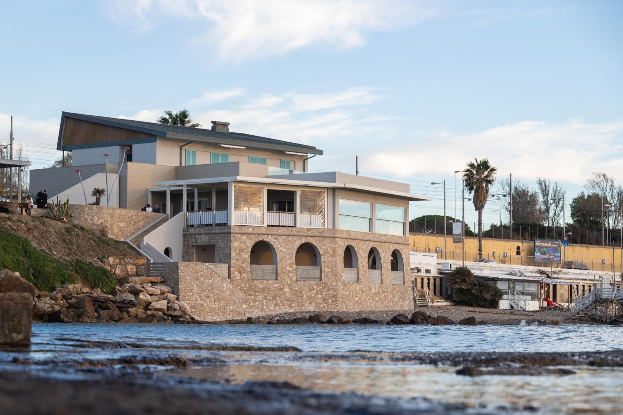 Le Suites Sul Mare Di Esterina Civitavecchia Extérieur photo